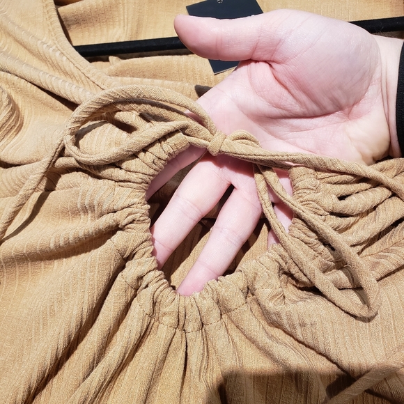 🧑🎄10/10🧑🎄Forever 21 long sleeve dess with peak a boo - Picture 5 of 5